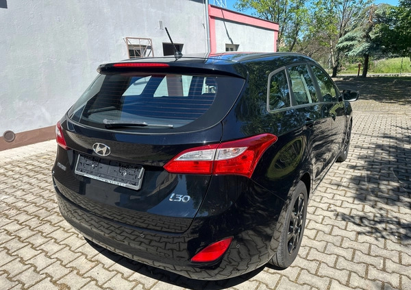 Hyundai I30 cena 39000 przebieg: 96000, rok produkcji 2015 z Sompolno małe 352